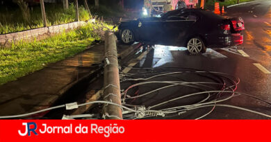 CARRO X POSTE SAMUEL MARTINS 1