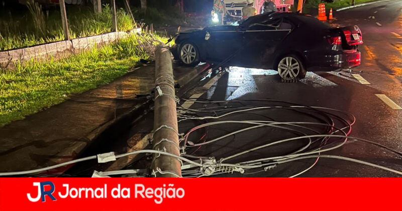 CARRO X POSTE SAMUEL MARTINS 1