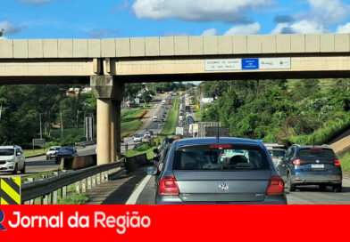 Dom Gabriel fica travada no Medeiros após acidente entre carro e moto