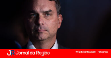 Flávio se declara Presidente dos “Estados Unidos do Brazil”