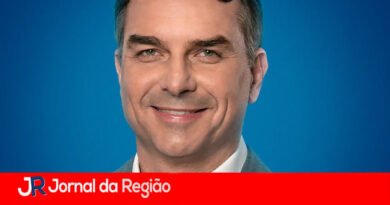 Flávio diz que está enfrentando “inimigos mentirosos”