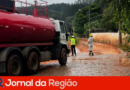 Construtora mobiliza limpeza em travessa que ficou cheia de lama