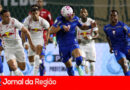 Palmeiras vence Red Bull e assume liderança do Brasileirão