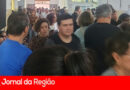 Eleitores esperam quase uma hora na fila de votação, no Tamoio
