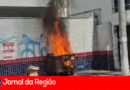 Vândalos colocam fogo em lixeira no Centro