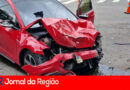 Carro e caminhonete batem em frente ao Paineiras Center