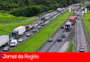 Rodovia interditada por causa de derramamento de feijão