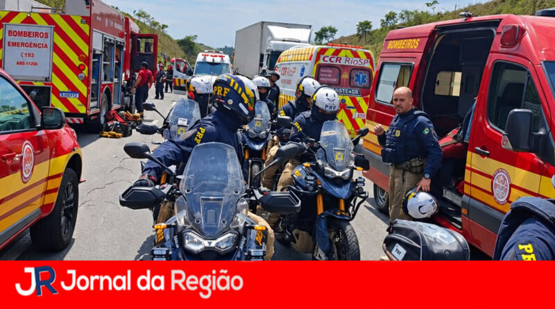 Homem fica preso às ferragens por três horas, na Dutra