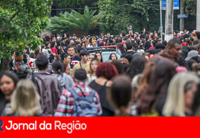 Multidão faz fila para ver BTS no Morumbi