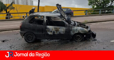 carro fogo viaduto