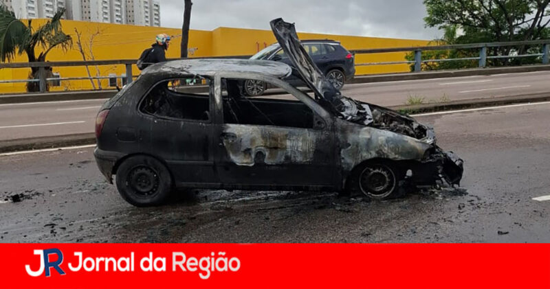 carro fogo viaduto