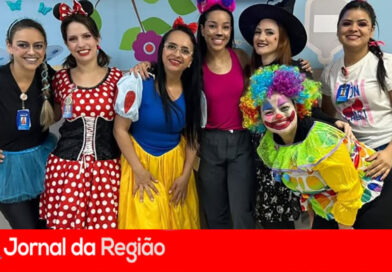 Enfermeiras do Hospital Pitangueiras atendem crianças fantasiadas