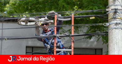 Jundiaí já retirou 3 toneladas de cabos sem uso dos postes da cidade