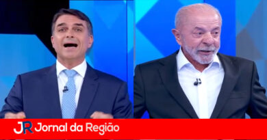 Flávio Bolsonaro provoca Lula sobre dicção e audição