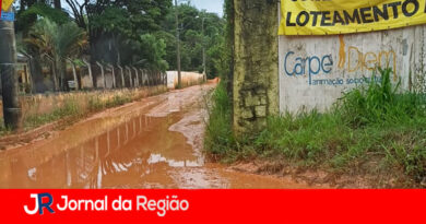 Moradores reclamam de lama que desceu de loteamento